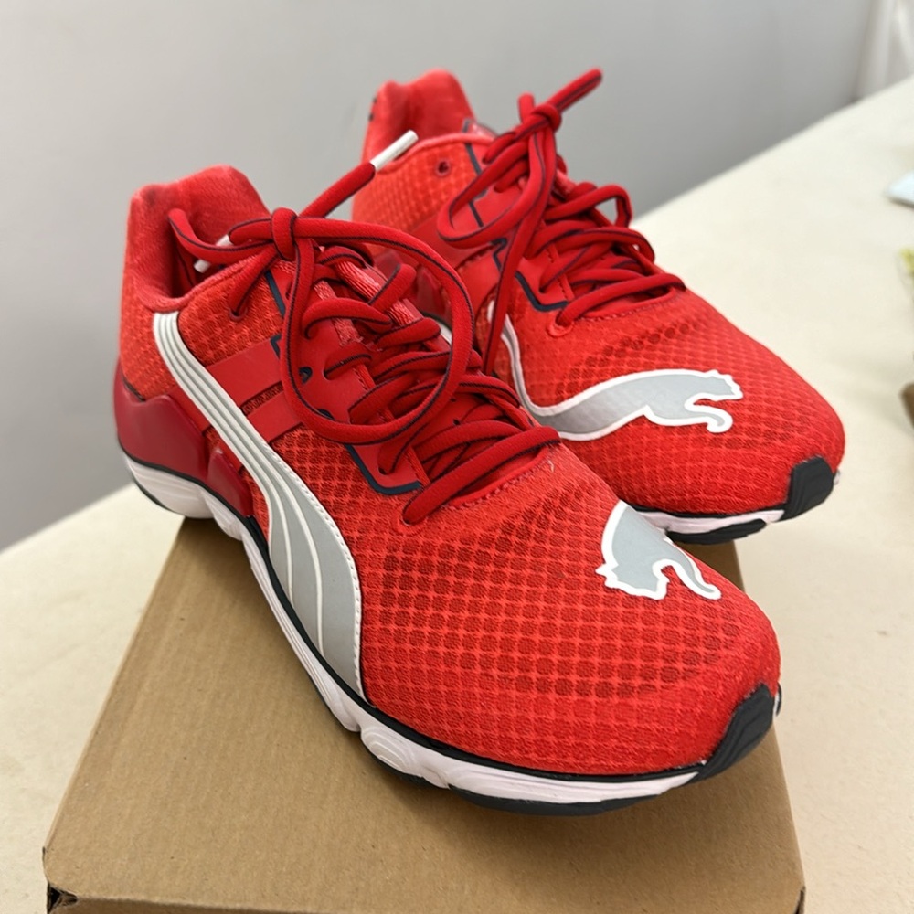 PUMA SNEAKERS BRAND NEW NEVER WORN - Picture 4 of 4